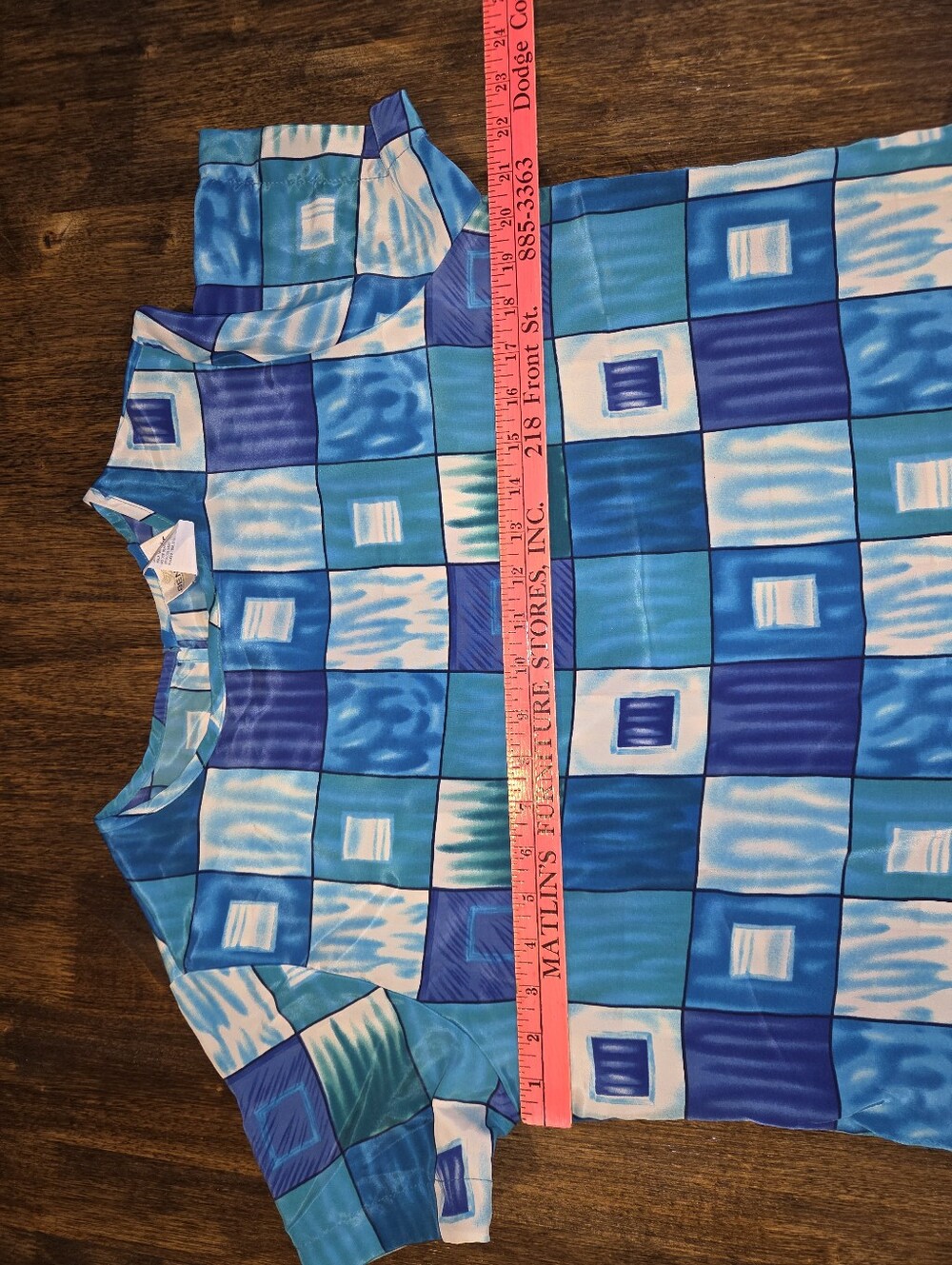 Blue Geometric Short-Sleeve Women's Blouse - Picture 6 of 7